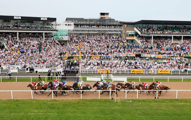 Crowd at Newcastle Racecourse.